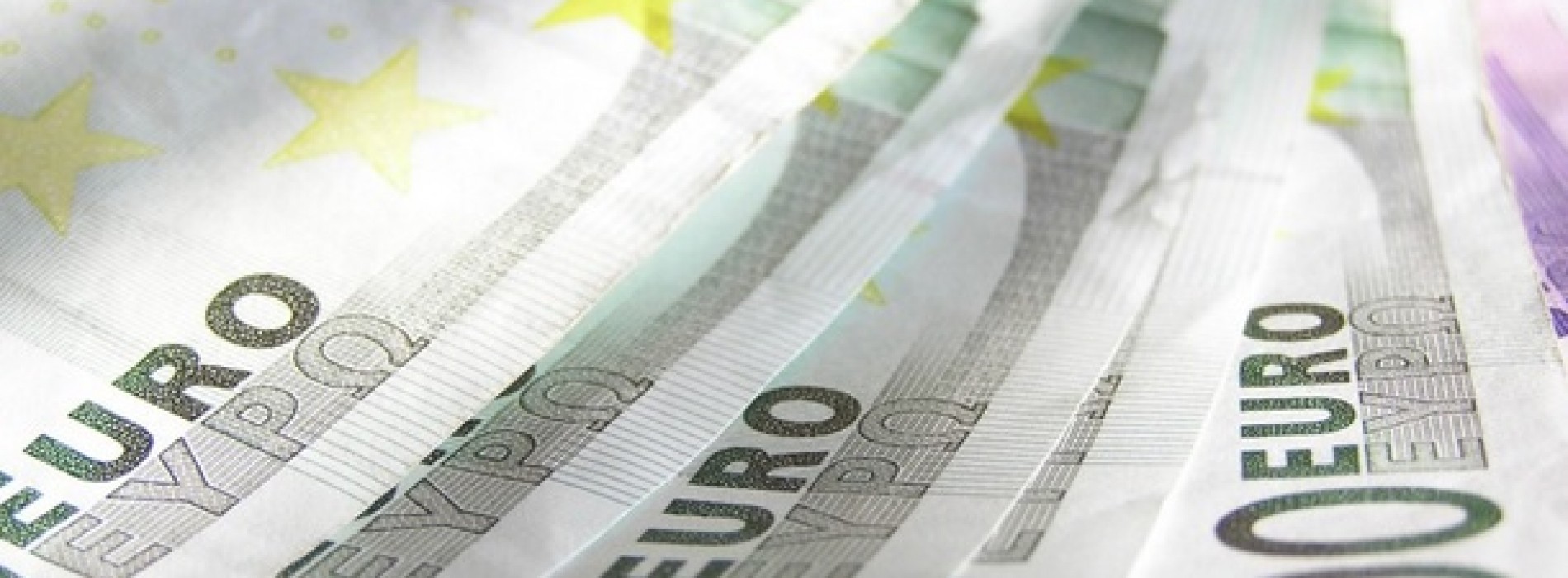 Euro osiąga nowe minimum na poziomie 1.25