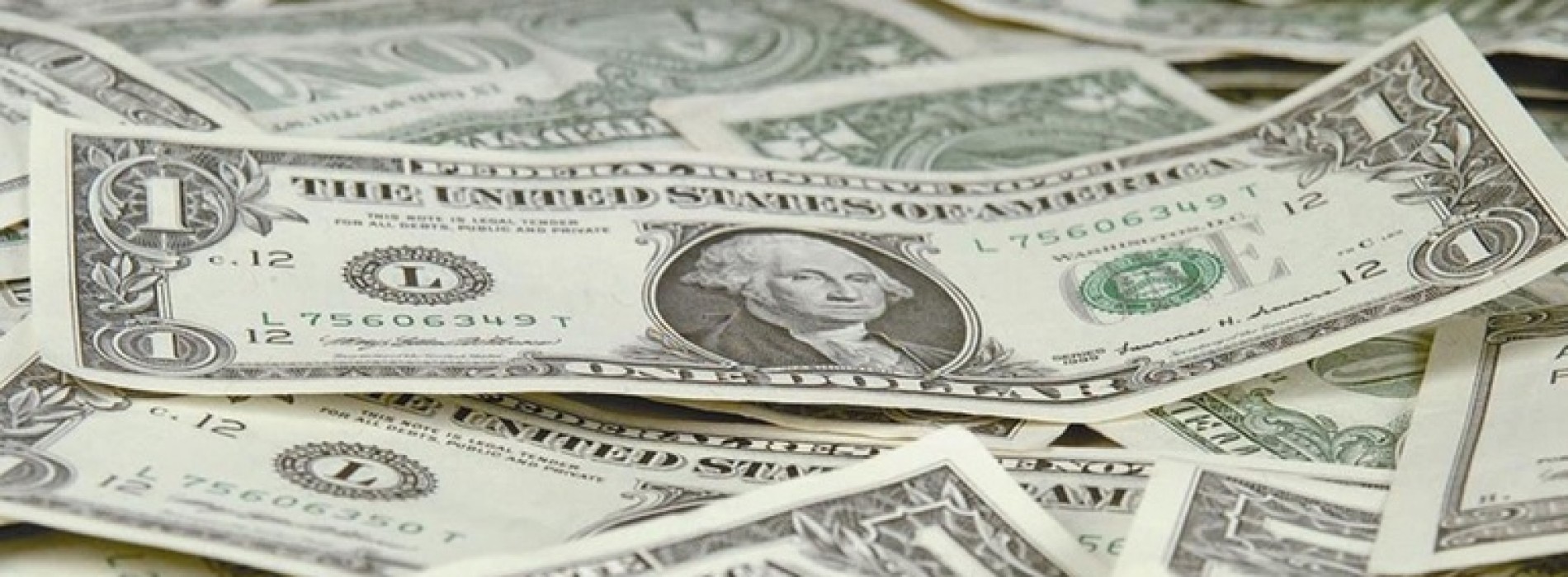 Poranny komentarz walutowy – dolar nie zwalnia tempa