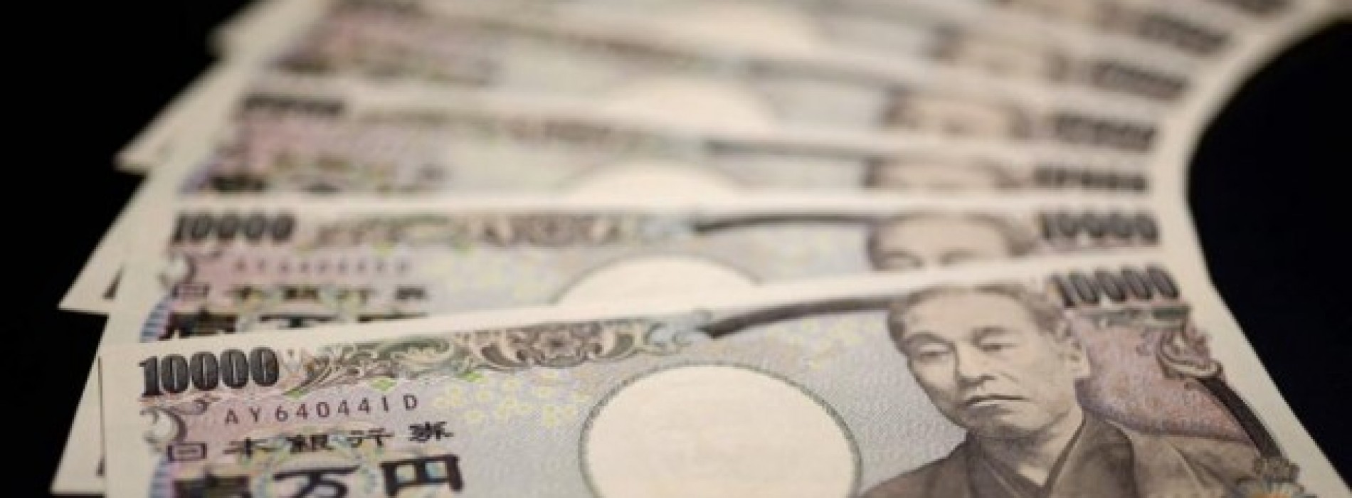 BoJ osłabia japońskiego jena