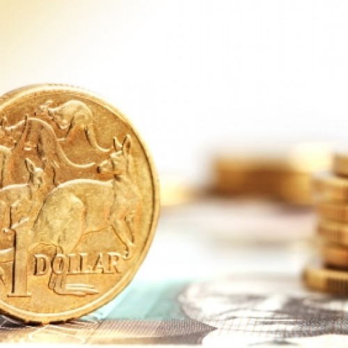 RBA obniża przeceniony kurs dolara australijskiego