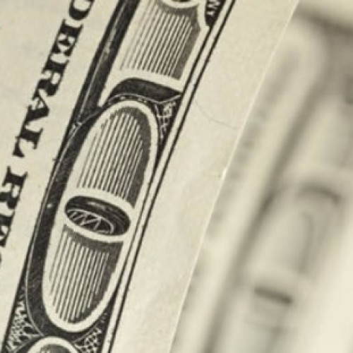 Dolar umacnia się po „minutach” FOMC