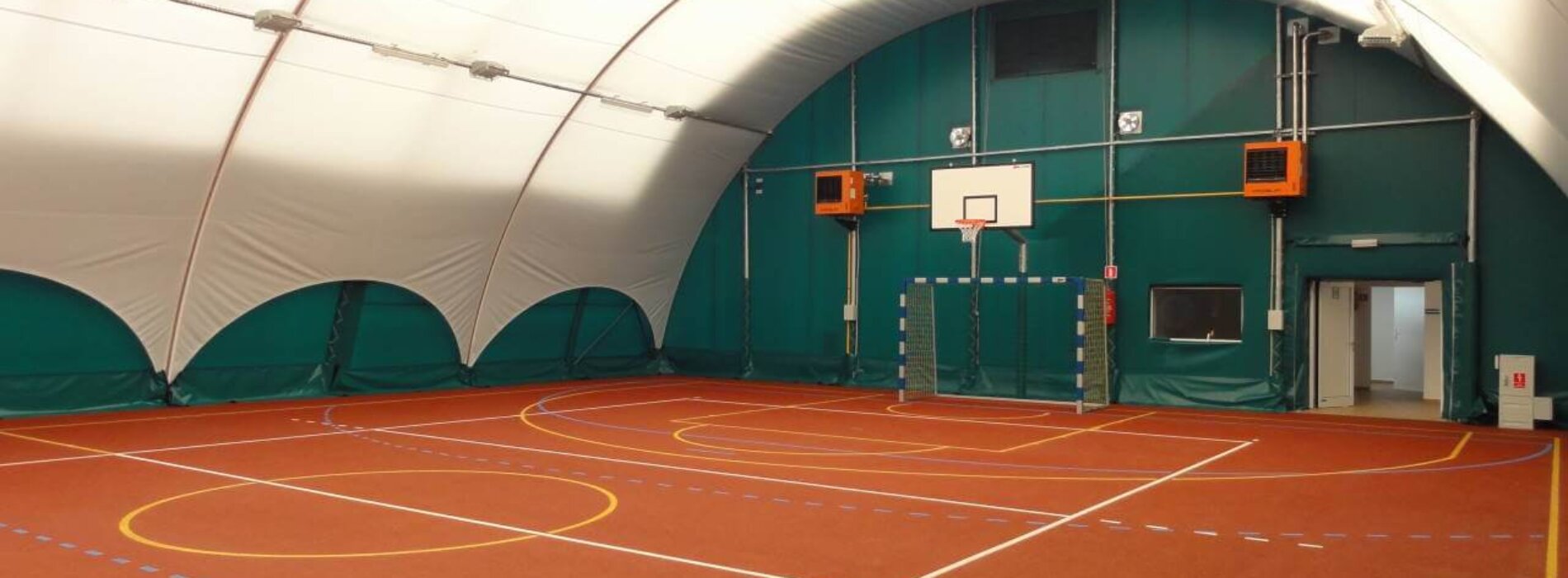 Mobilność i modułowość hal sportowych – elastyczne rozwiązania dla klubów i gmin