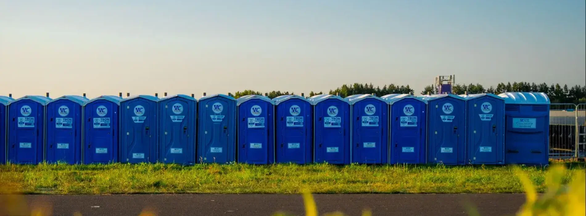 Co odróżnia dobrej jakości toaletę mobilną od taniej alternatywy?