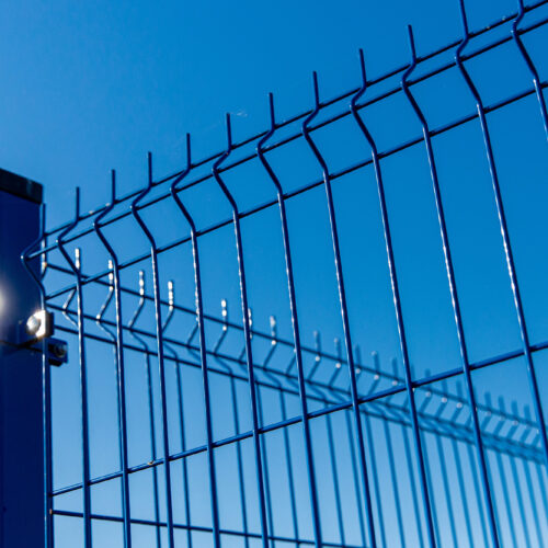 Pomysł na tanie ogrodzenie – jak obniżyć koszty bez utraty jakości?